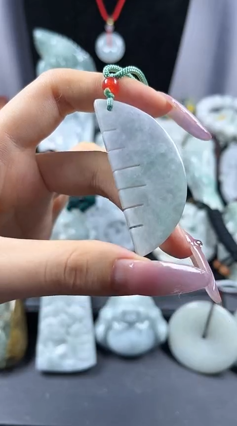 翡翠未镶嵌颈饰小梳子