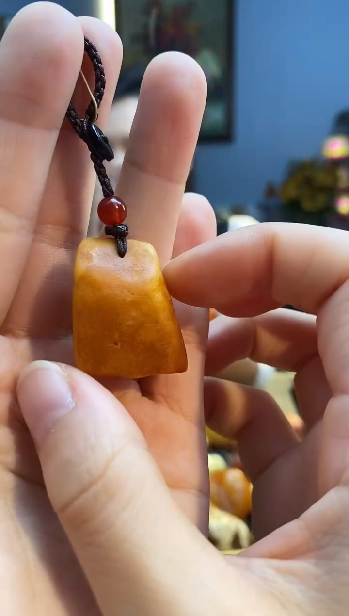 琥珀颈饰未镶嵌吊坠