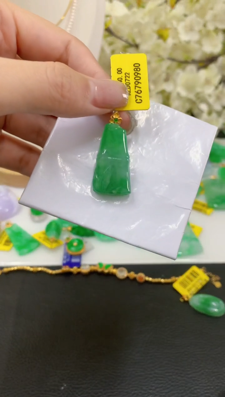 吊坠(不含链)18K金镶嵌翡翠挂件