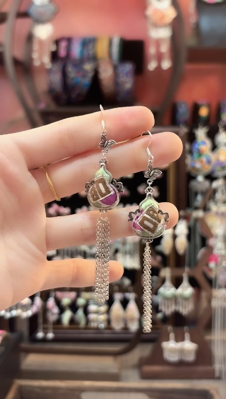 织绣云织谣老绣饰品  144