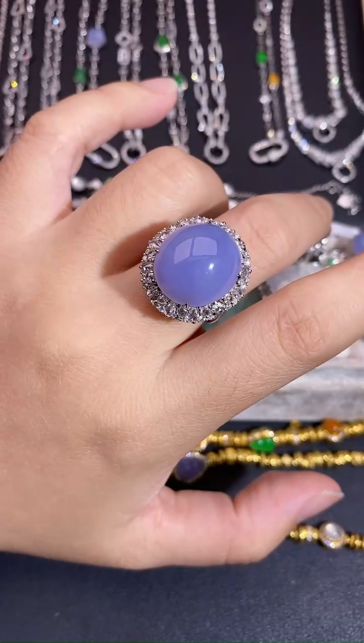 颈饰18K金镶嵌翡翠戒指