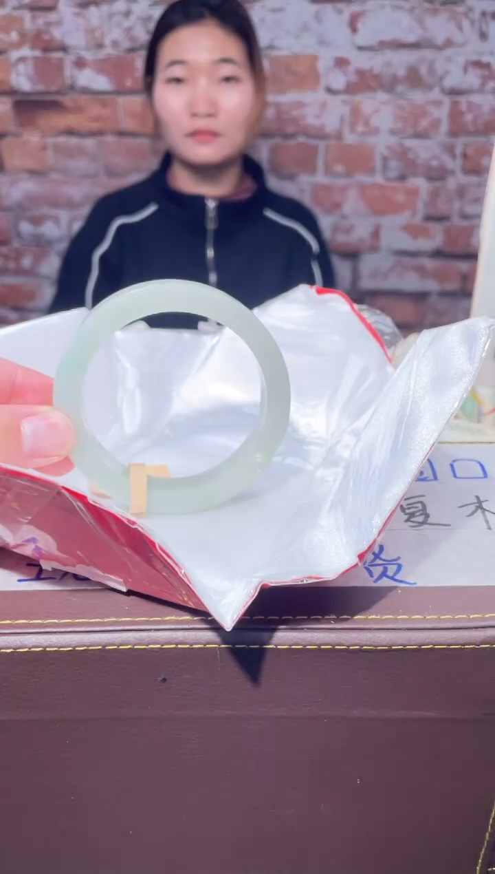 【闪购商品】定制翡翠手镯未镶嵌发一件/DDI02466