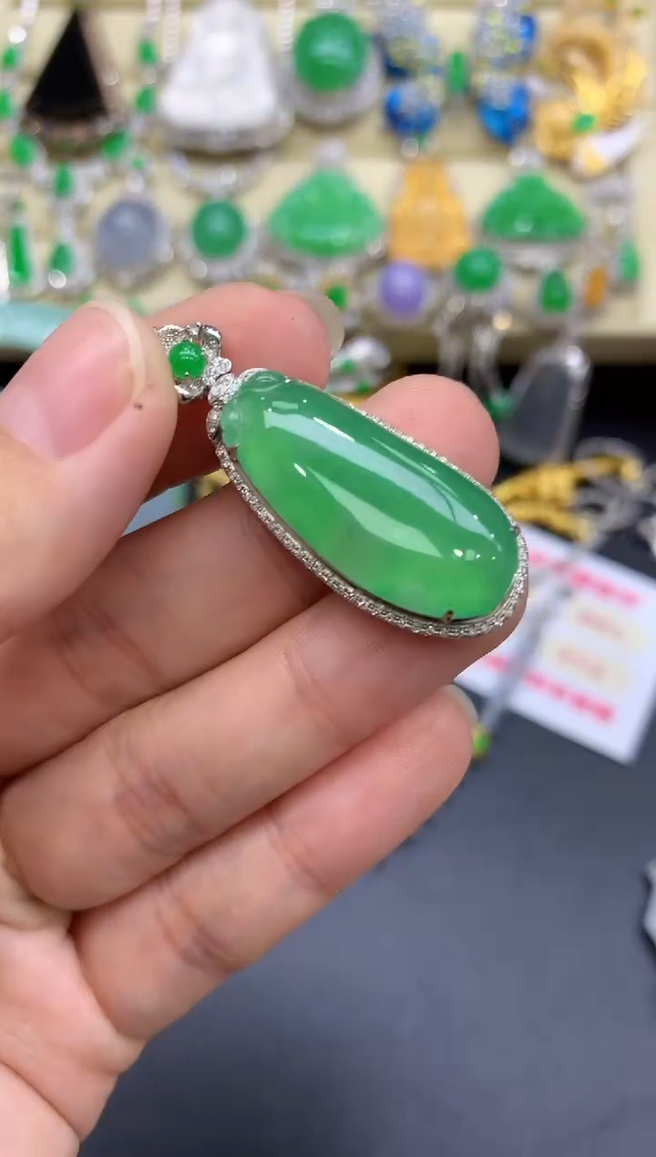 颈饰18K金镶嵌翡翠373-中国好珍宝