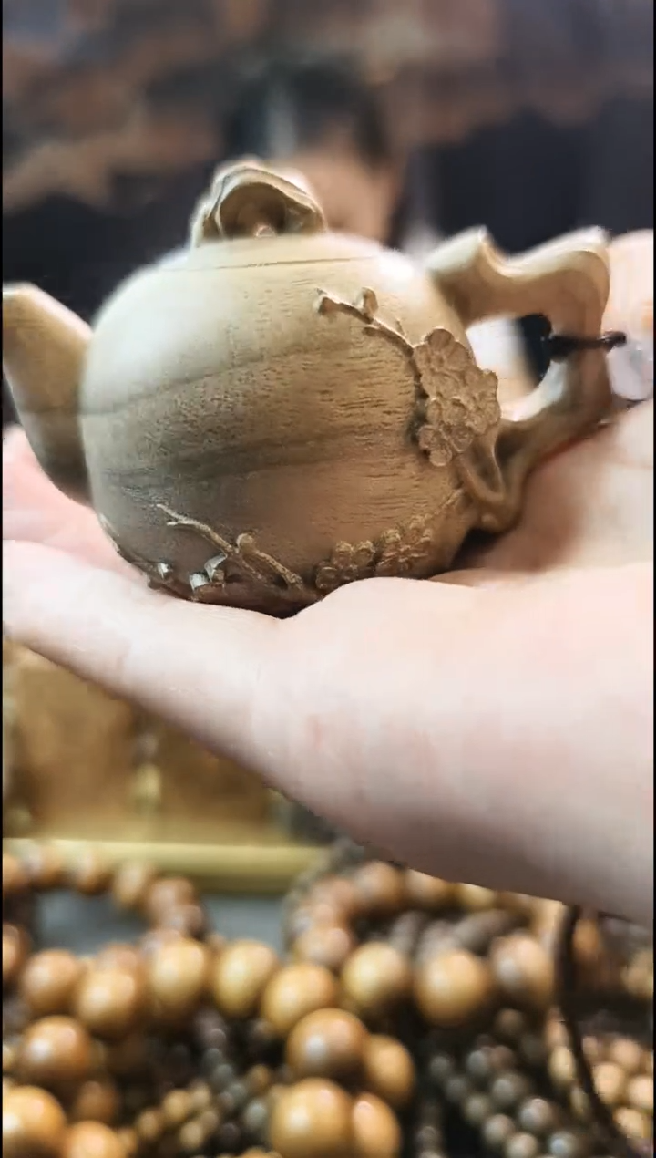 金丝楠梅花葫手把件