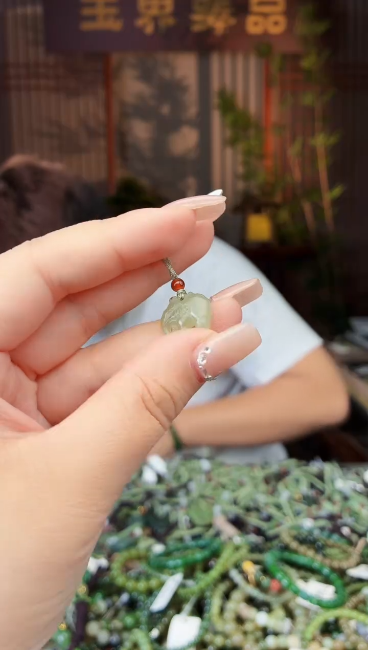 和田玉未镶嵌颈饰拍一发一