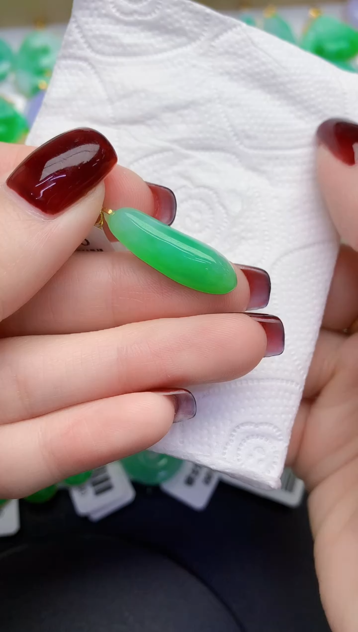 颈饰18K金镶嵌翡翠缅甸天然翡翠A货