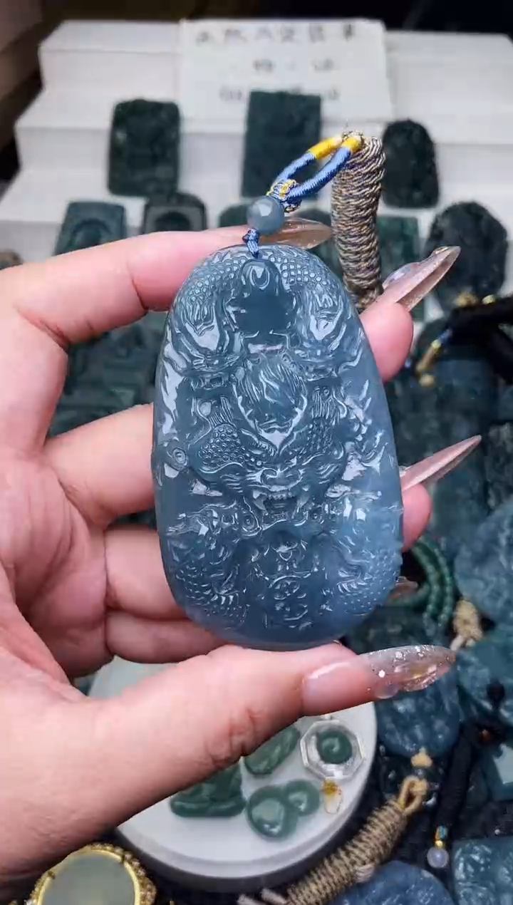 颈饰未镶嵌翡翠          