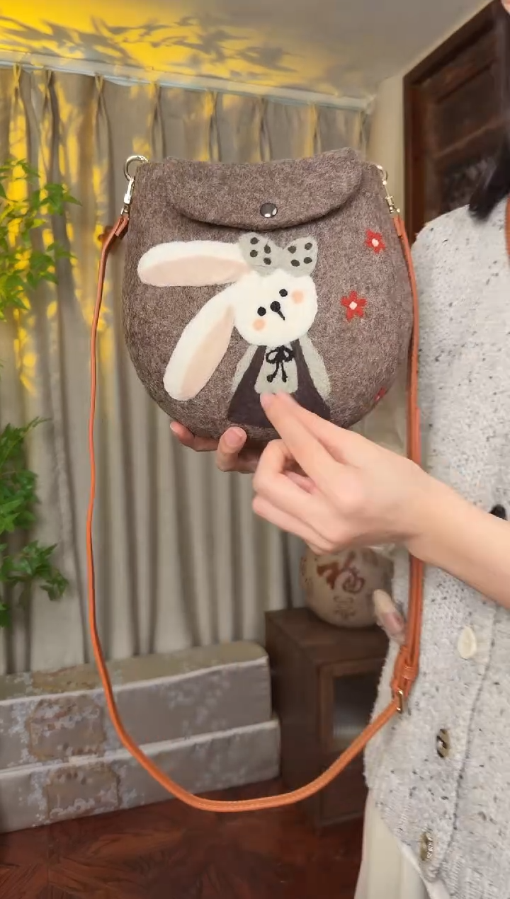 羊毛非遗羊毛毡包 蛋蛋包三花兔