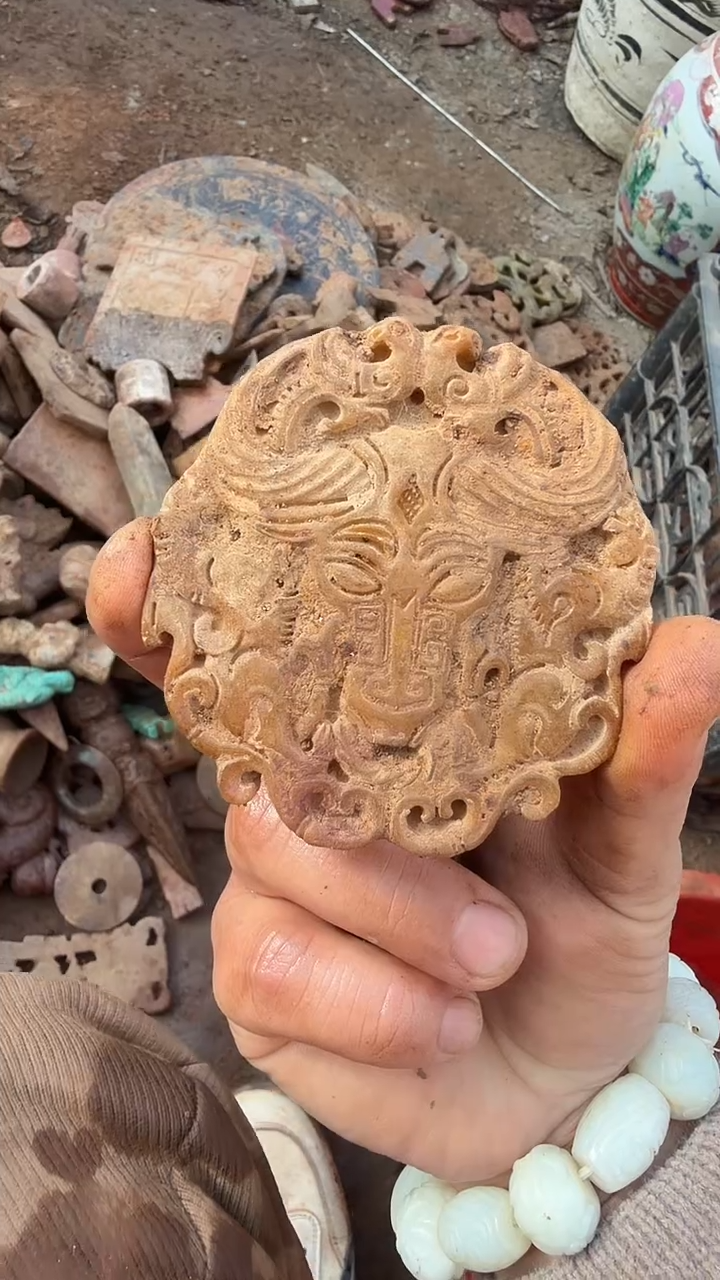 未镶嵌岫岩河磨玉（透闪石质玉）挂件用****6岫岩河磨玉