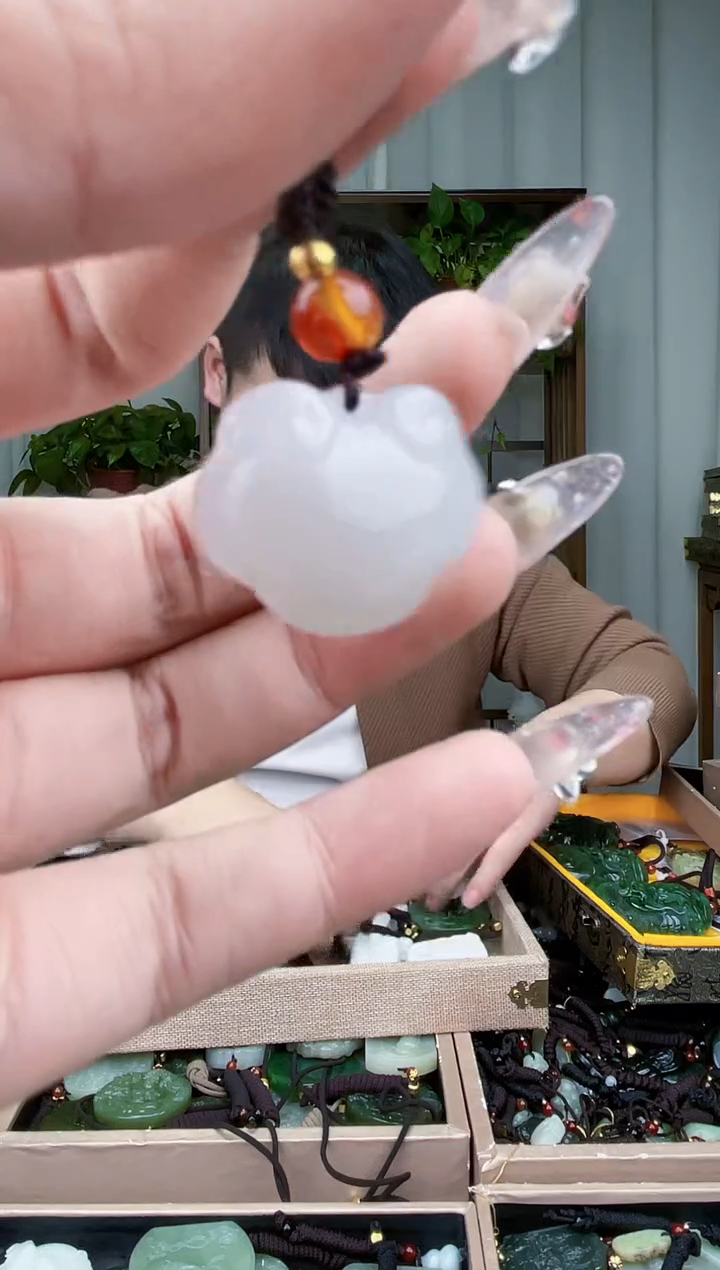 【闪购商品】和田玉挂件未镶嵌拍一发一，多样性发货！