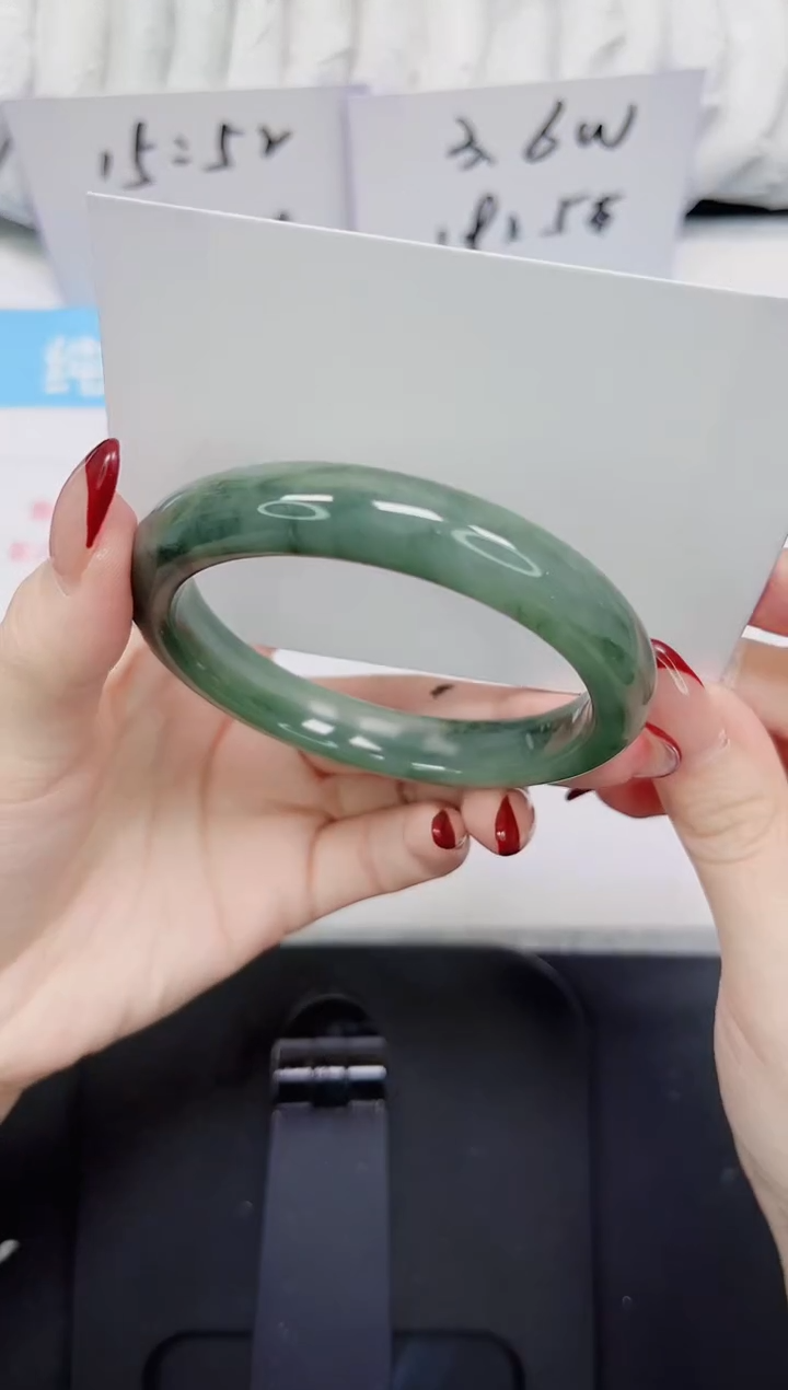 【闪购商品】石英质玉手镯未镶嵌235