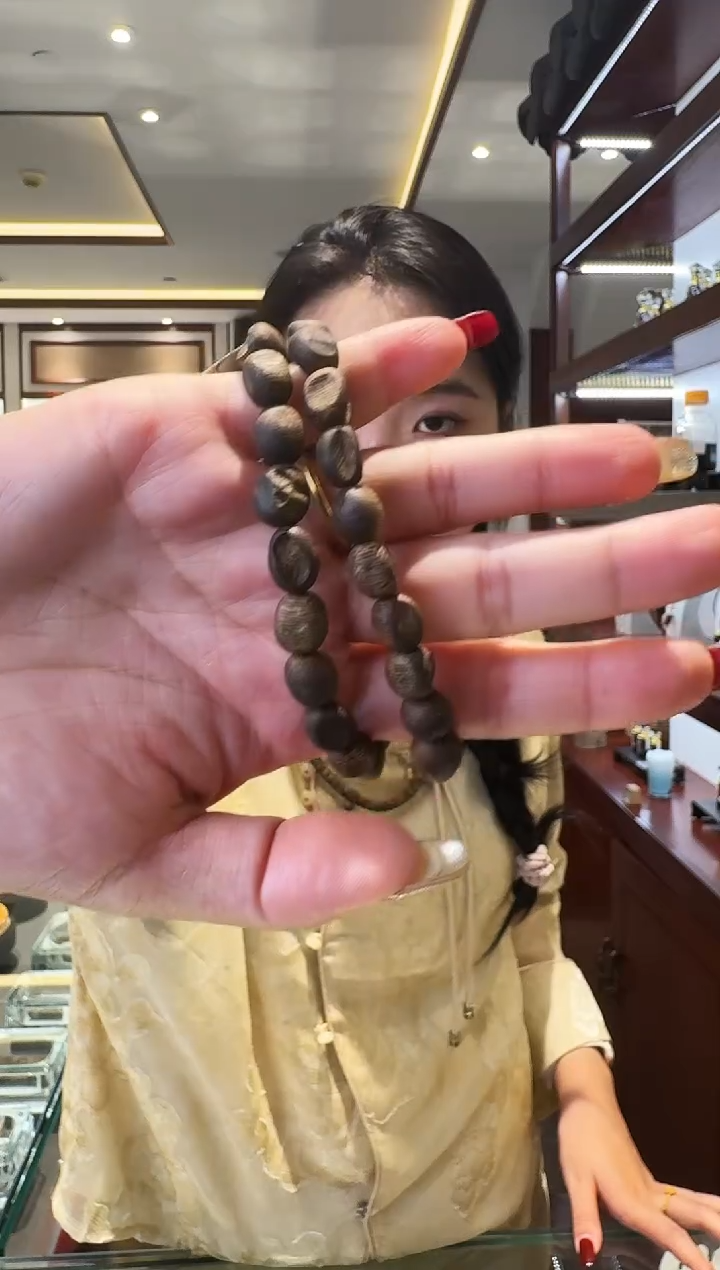 沉香沉香枕白奇小瘤疤王单圈手C+沉香碎屑