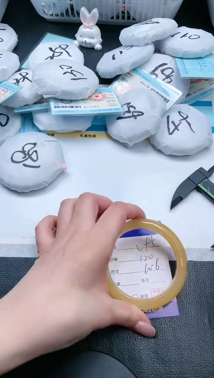 【闪购商品】石英质玉手镯未镶嵌18V95-56