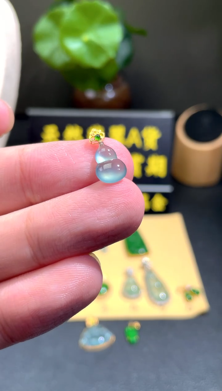 颈饰18K金镶嵌翡翠翡翠A货