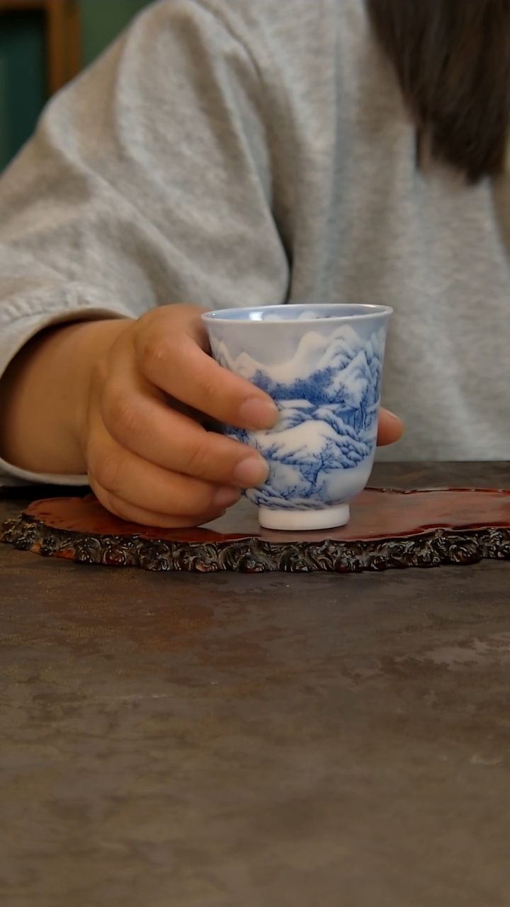 画堂春青花手绘雪景主人杯