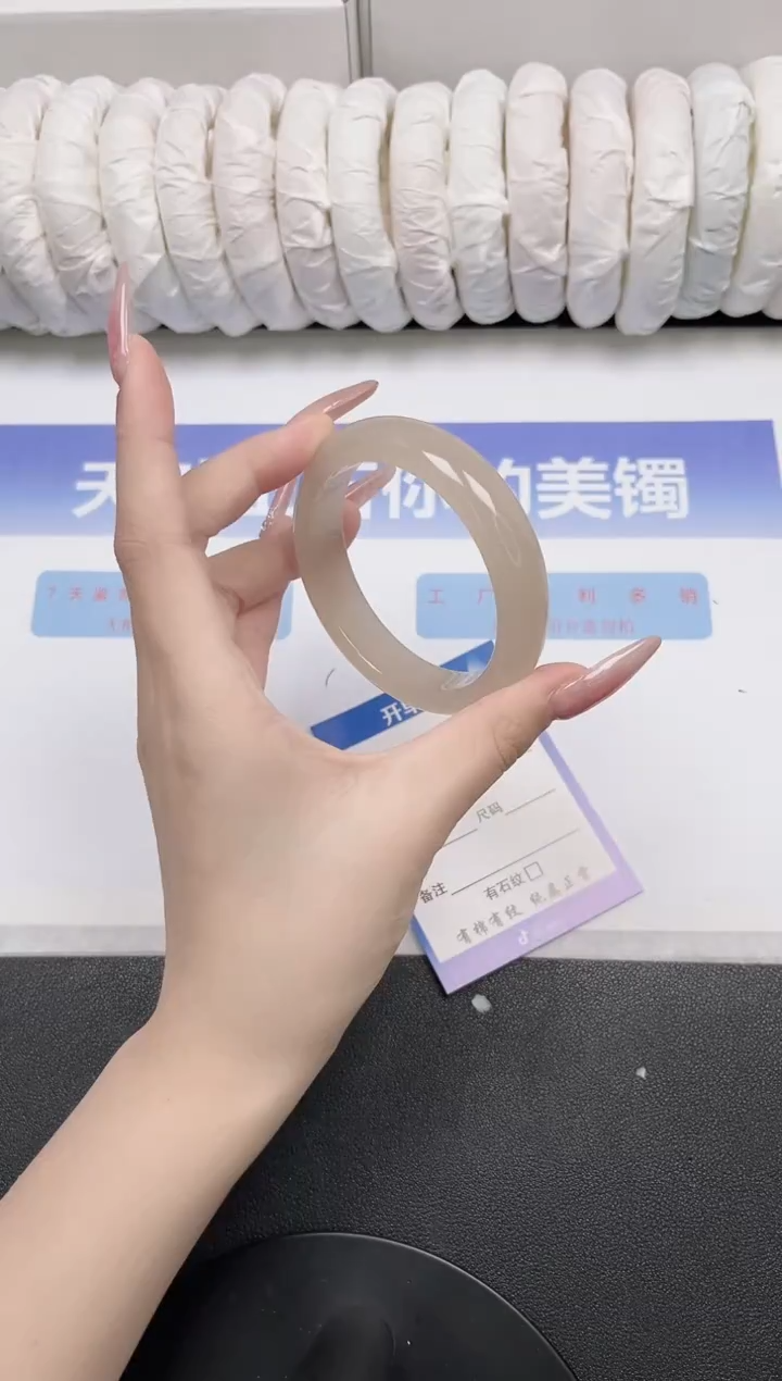 未镶嵌手镯石英质玉33-56.6