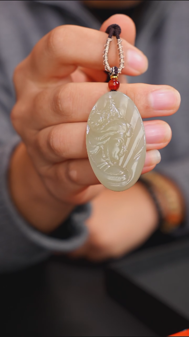 吊坠(赠链)未镶嵌和田玉吊坠