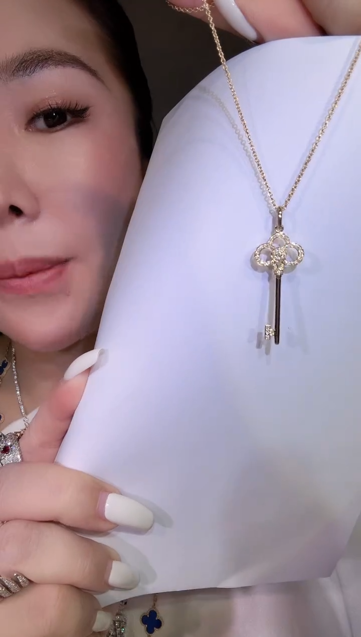 18K金镶嵌项链钻石钥匙项链K黄