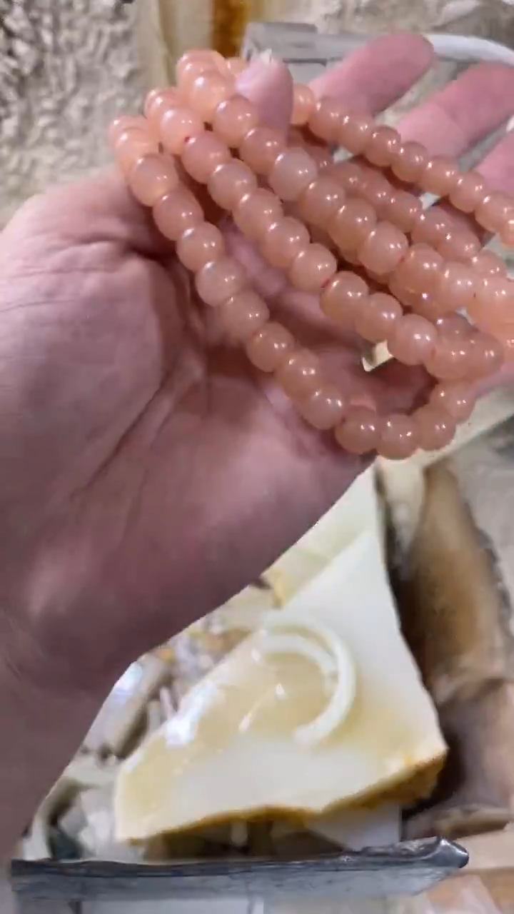 精美偶粉卡8MM老型手串  发一条