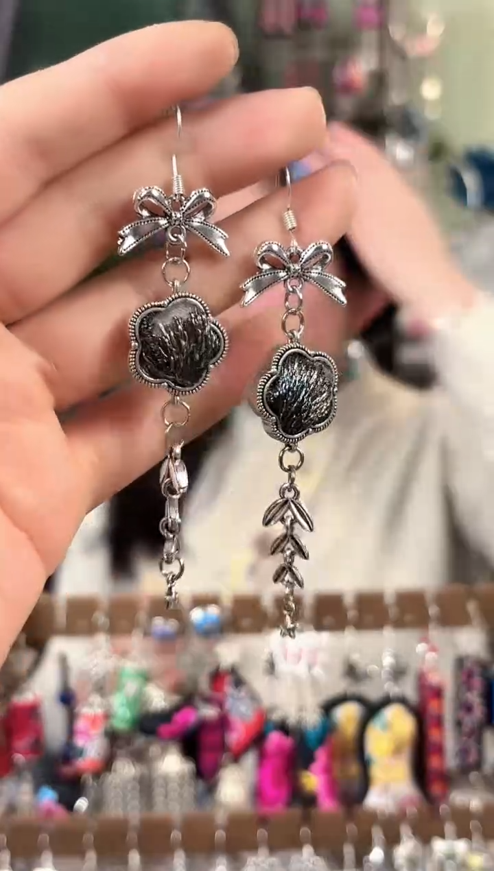 彩云南阁非遗老绣饰品176