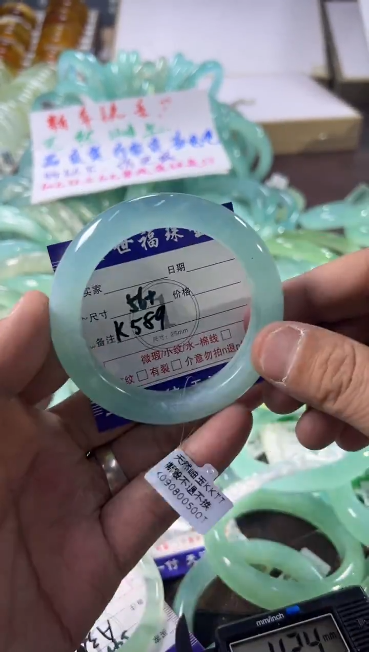 未镶嵌蛇纹石玉手镯1