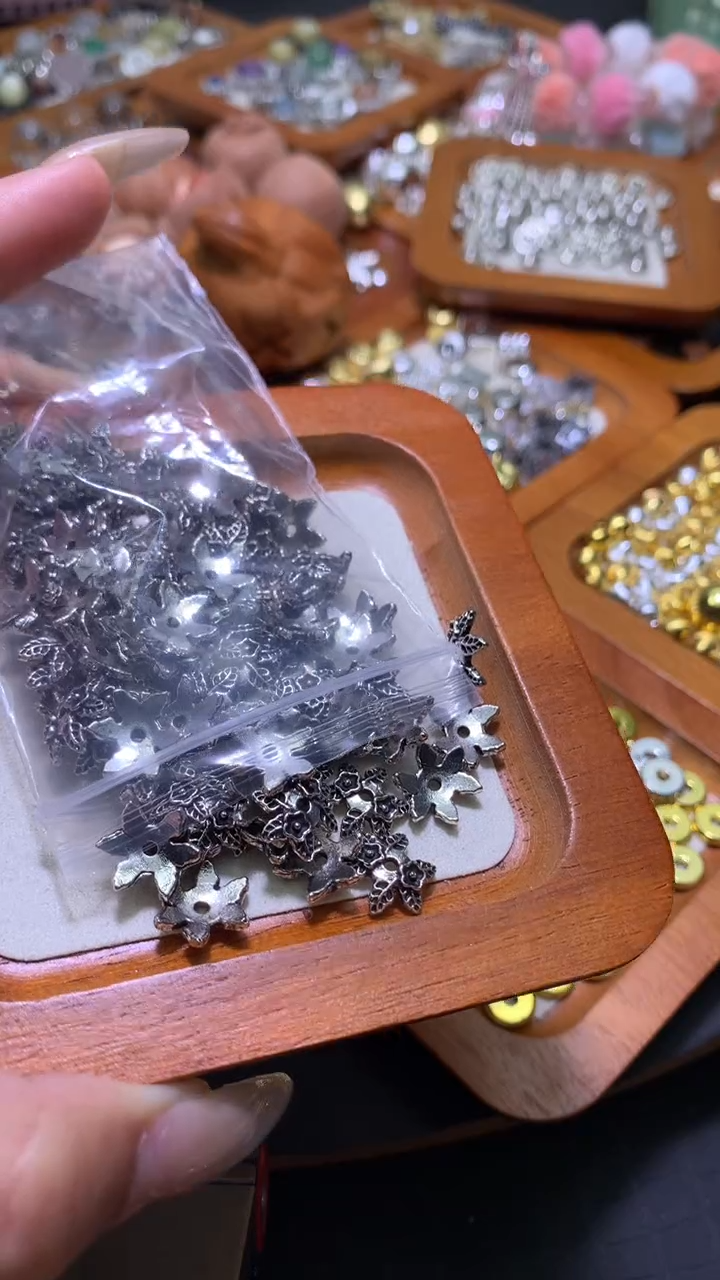 锆石合金古银花托18元100个 