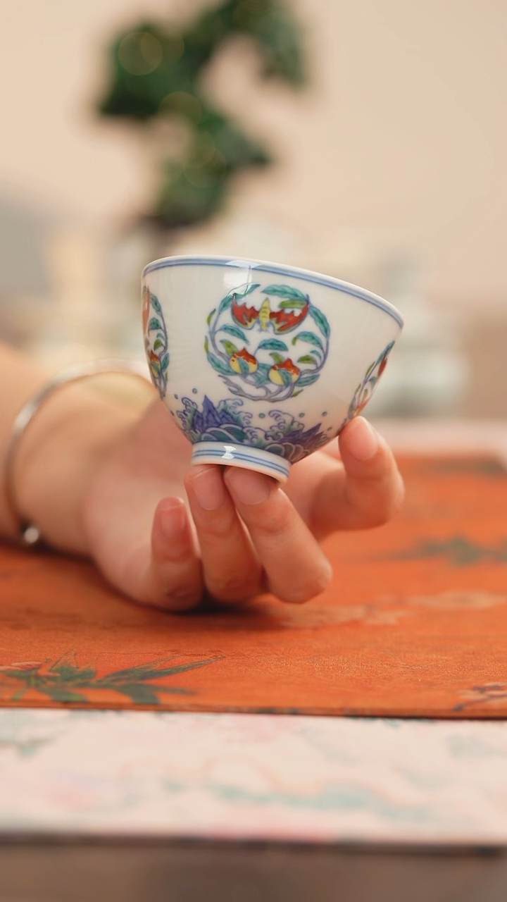 源明清忆斗彩团寿纹鸡心杯