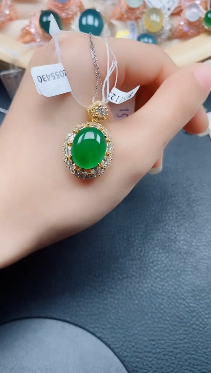 【闪购商品】翡翠吊坠(赠链)银S925镶嵌翡翠