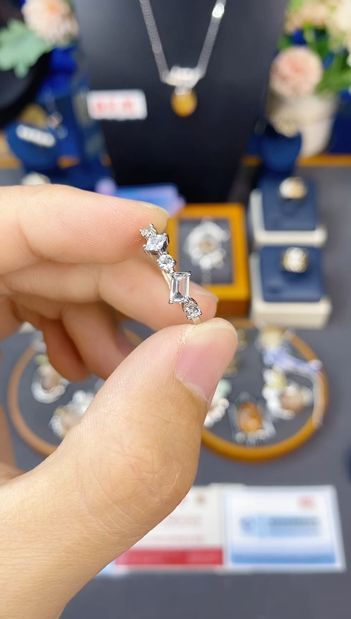 【闪购商品】海蓝宝石戒指银S925镶嵌带证书