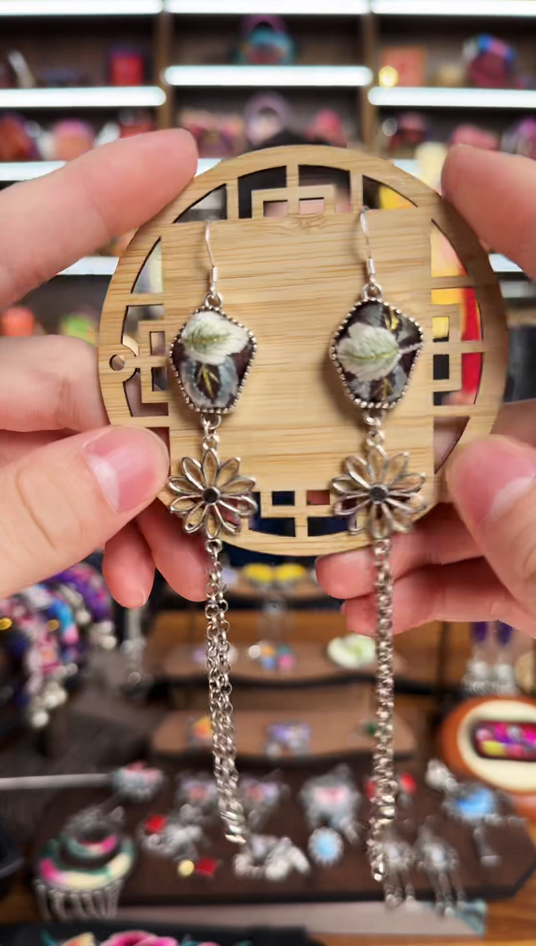 【闪购商品】织绣1蒙阿苏苗绣传承