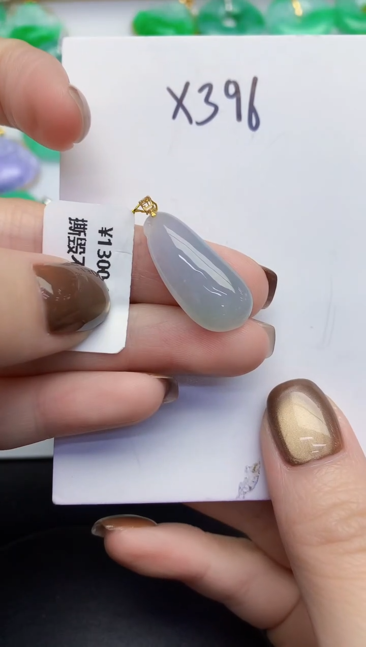 颈饰18K金镶嵌翡翠缅甸天然翡翠A货