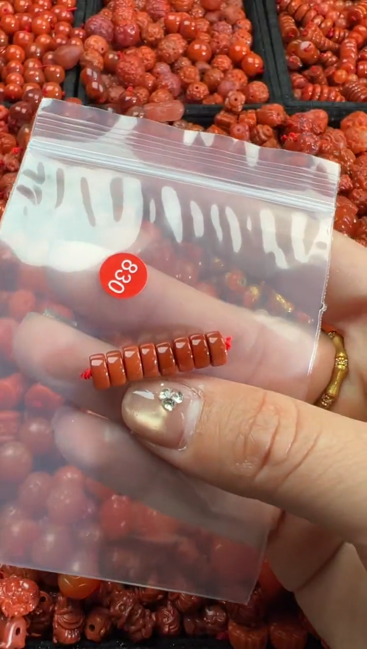 【闪购商品】南红玛瑙未镶嵌颈饰1