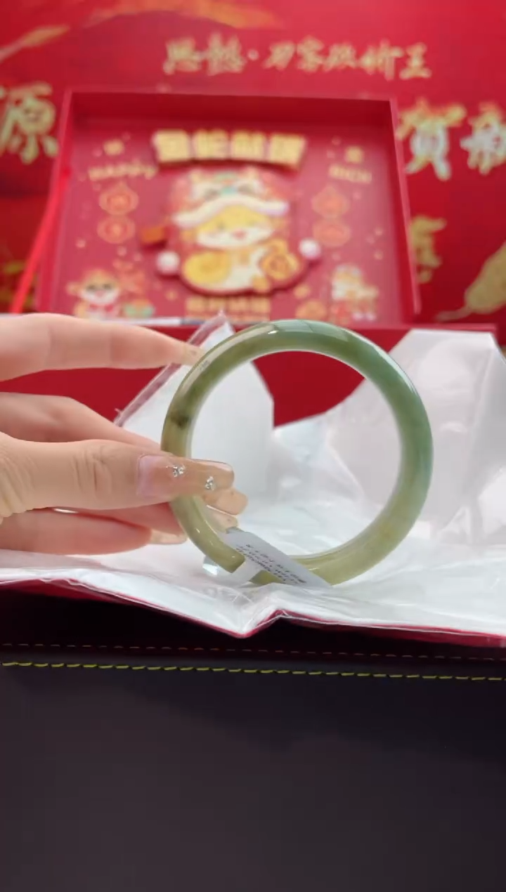 【闪购商品】翡翠手镯未镶嵌10翡翠手镯（微瑕）