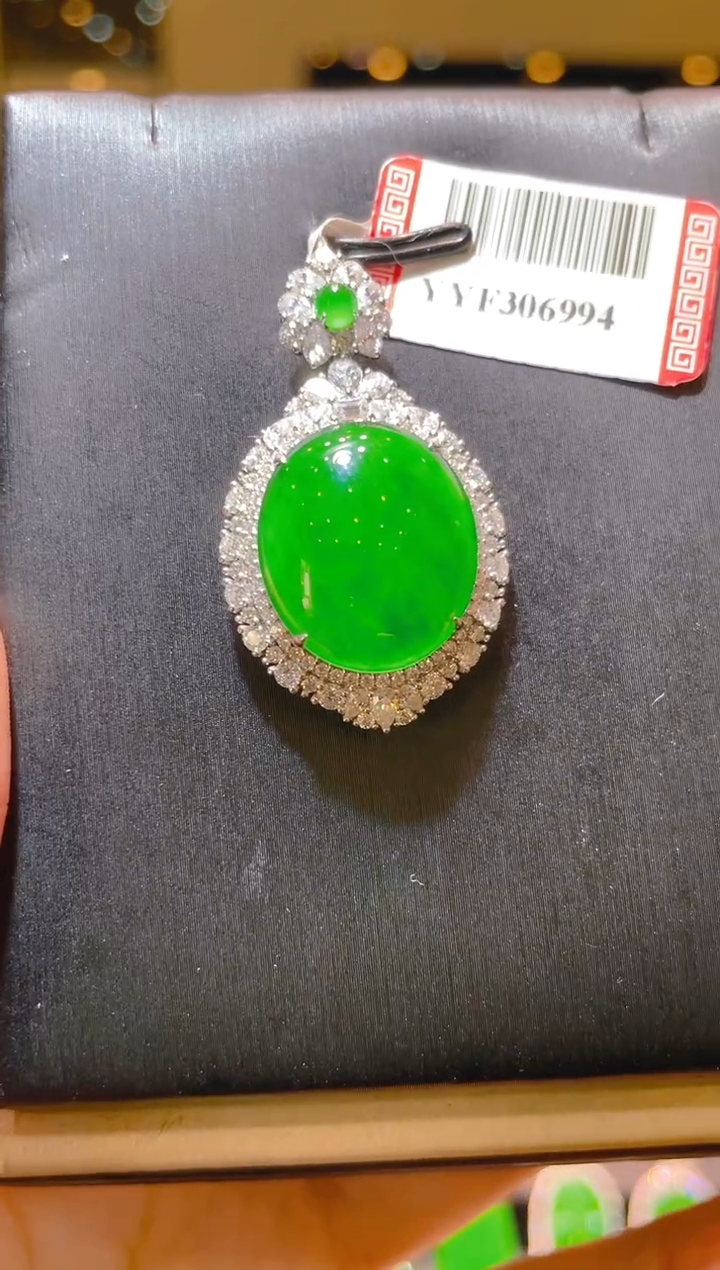 翡翠18K金镶嵌吊坠(赠链)A31