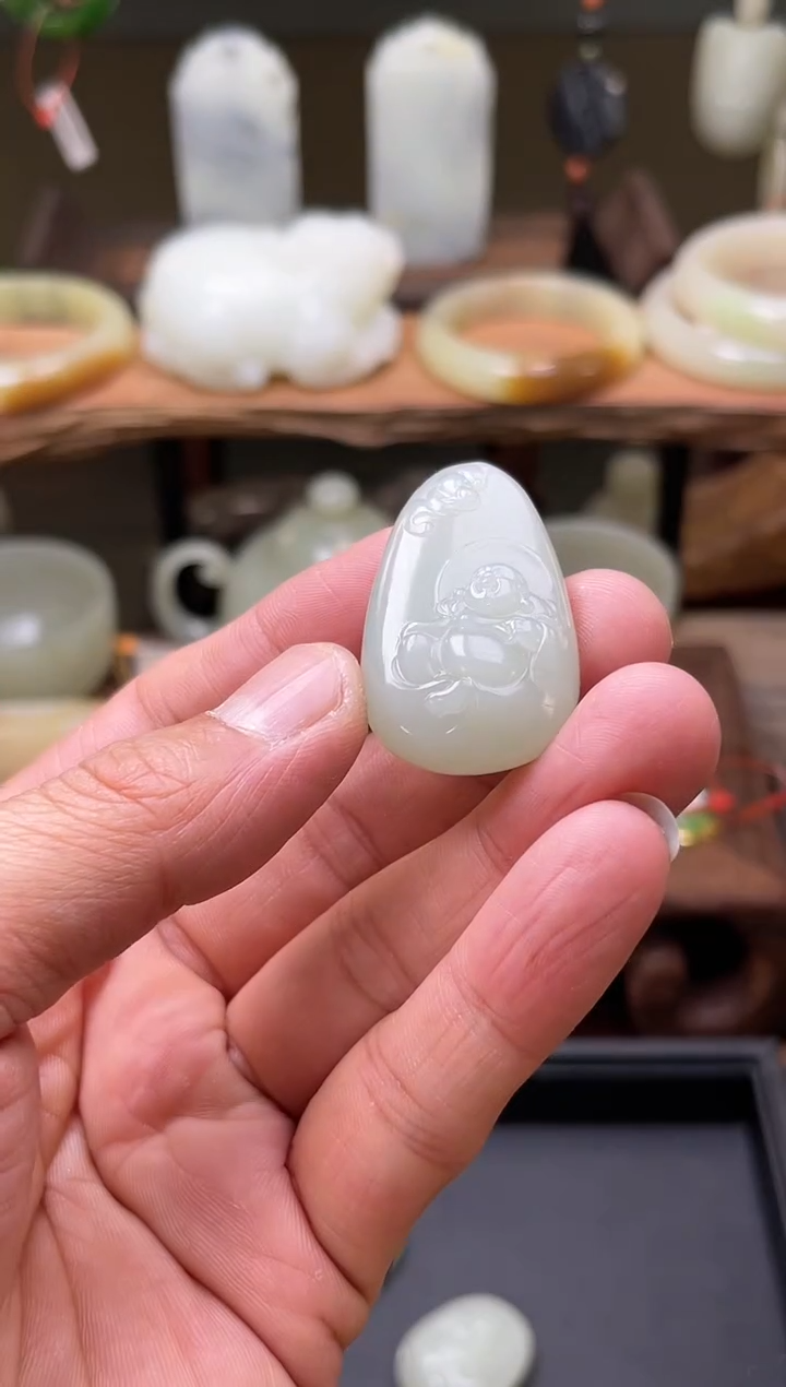 【闪购商品】和田玉吊坠未镶嵌且末青白 随形花开献佛