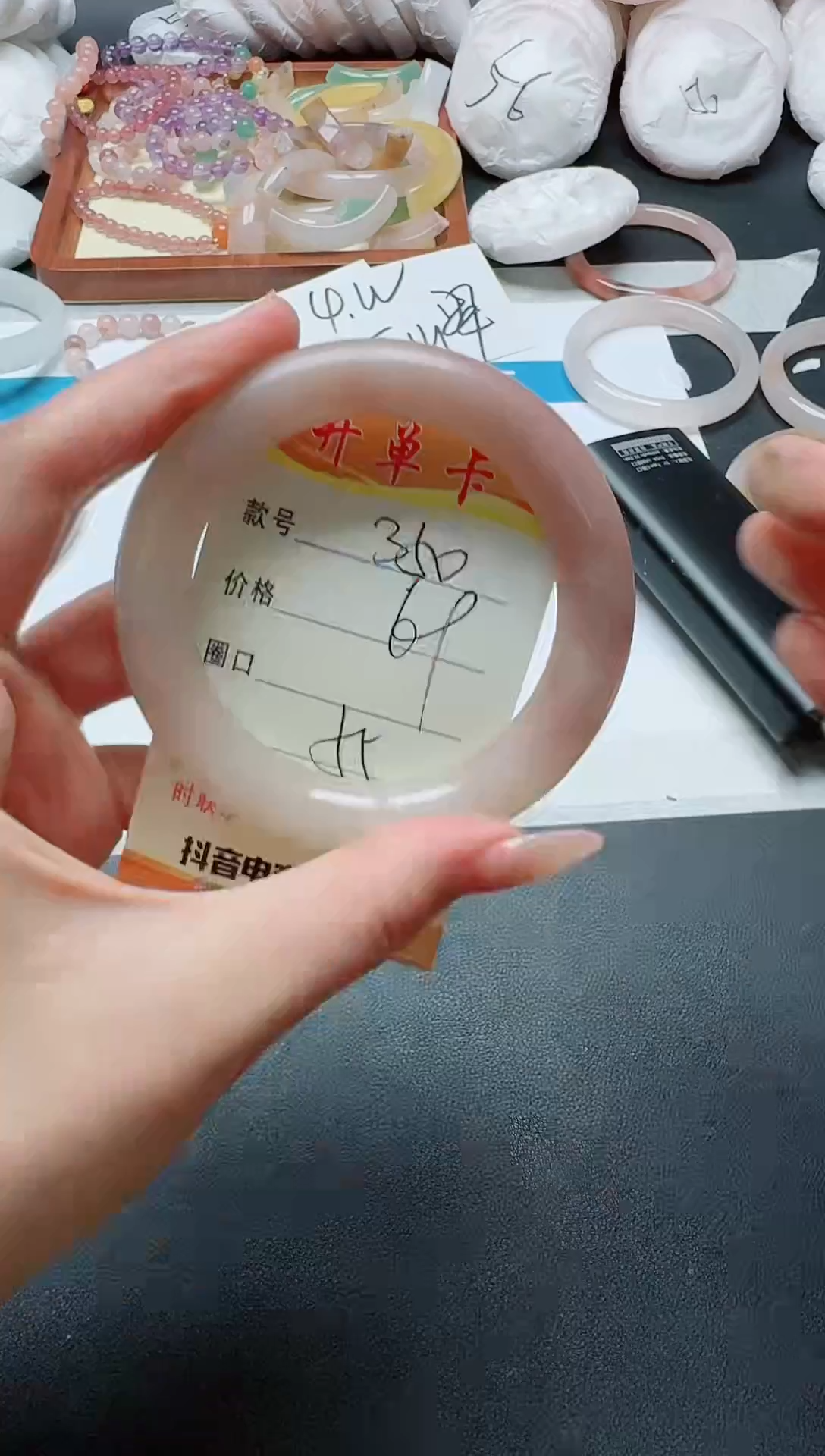 【闪购商品】石英质玉手镯未镶嵌350