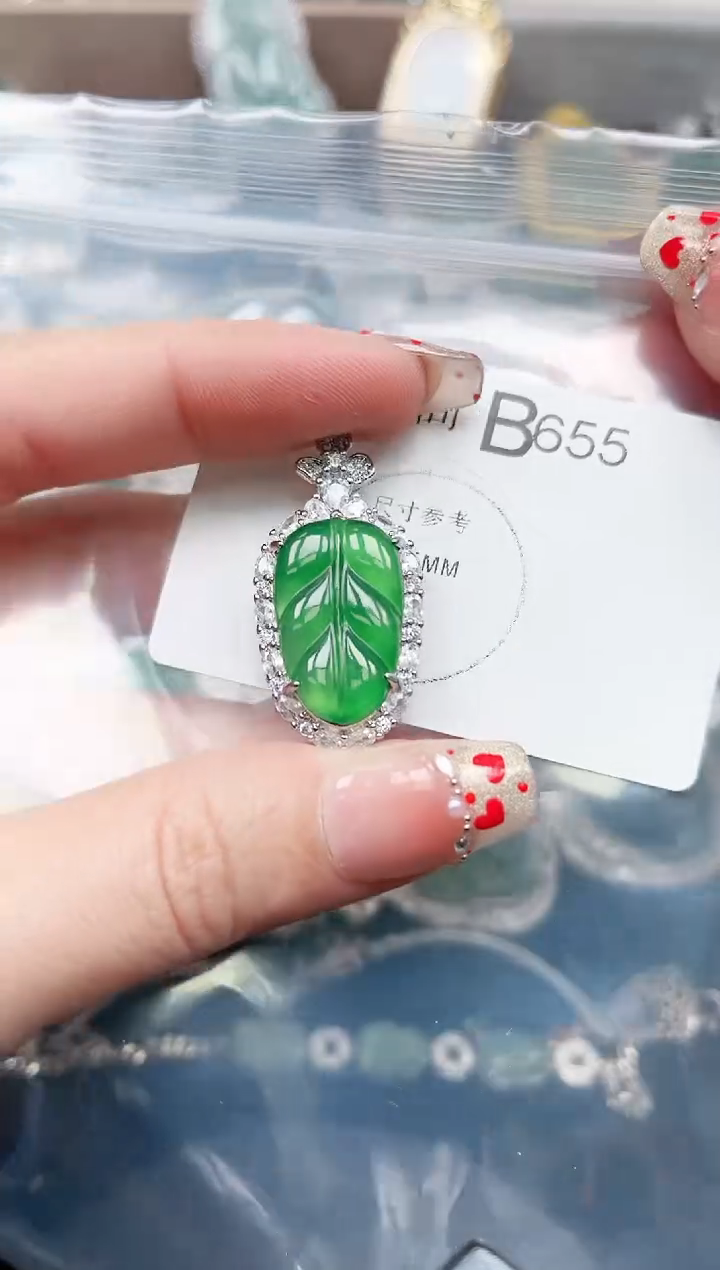 【闪购商品】翡翠颈饰未镶嵌655赠皮绳