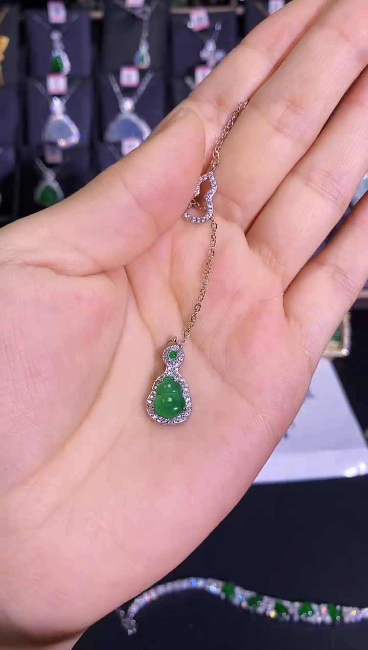 【闪购商品】翡翠吊坠(赠链)未镶嵌葫芦套链