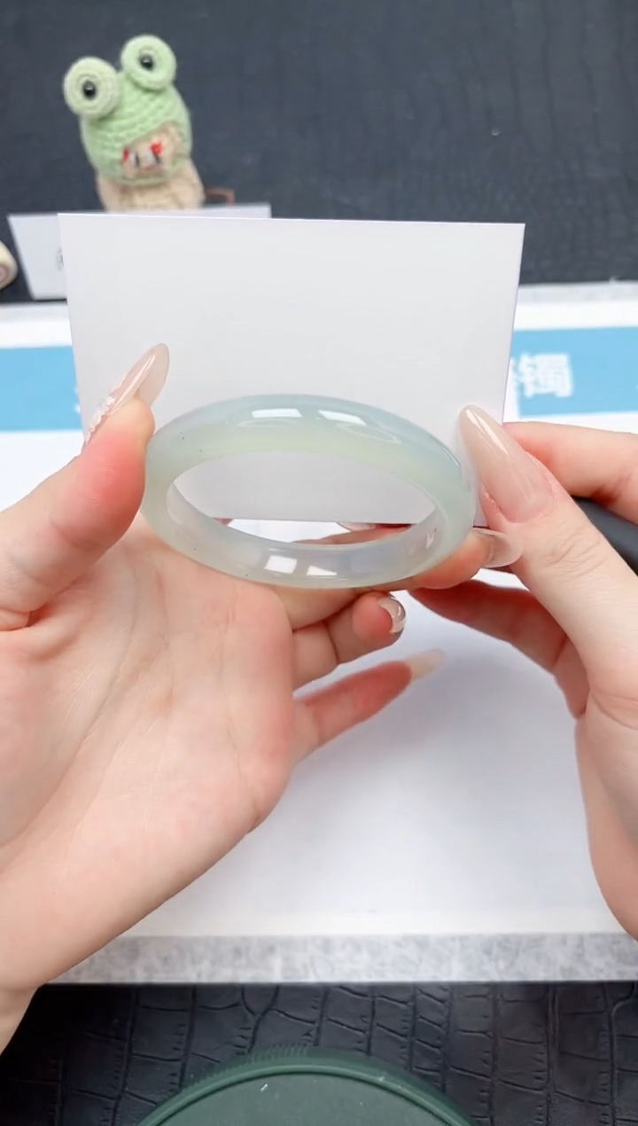 【闪购商品】石英质玉手镯未镶嵌57-55