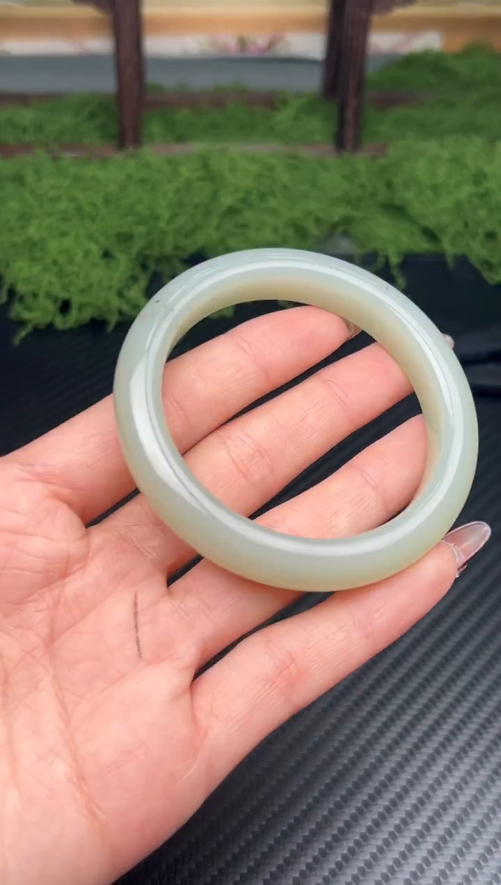 未镶嵌手镯和田玉且末微色差近矿55h