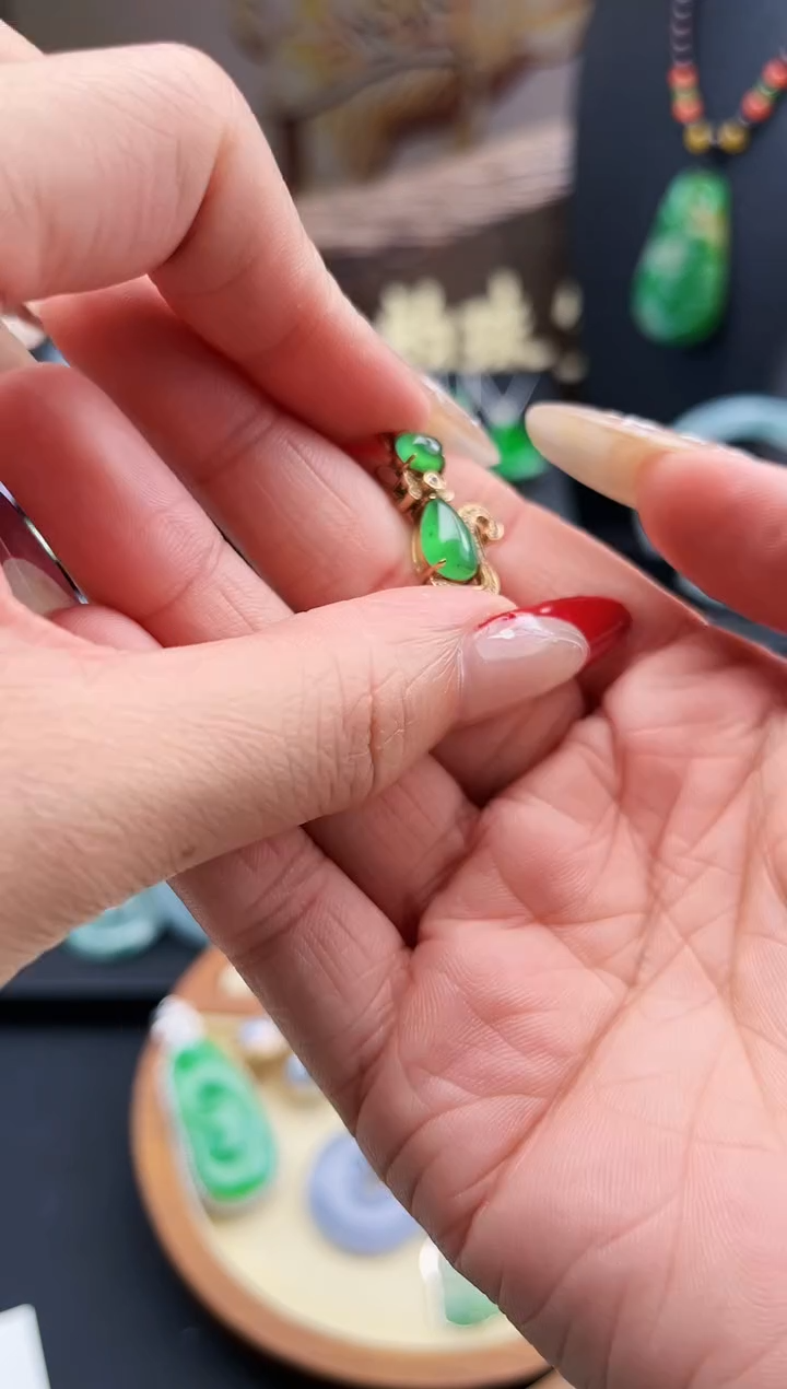 【闪购商品】翡翠颈饰18K金镶嵌翡翠小猫咪