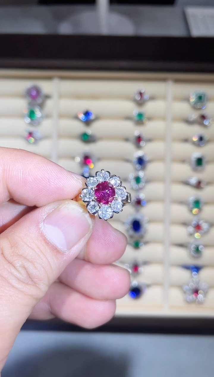 【闪购商品】蓝宝石戒指18K金镶嵌1.9ct