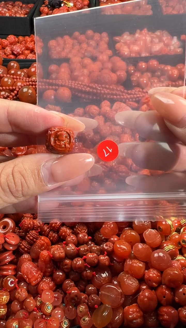 南红玛瑙未镶嵌颈饰1