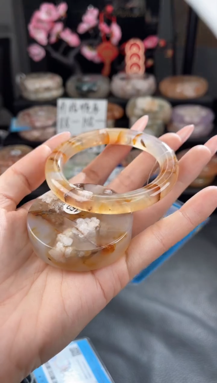 【闪购商品】石英质玉手镯未镶嵌55