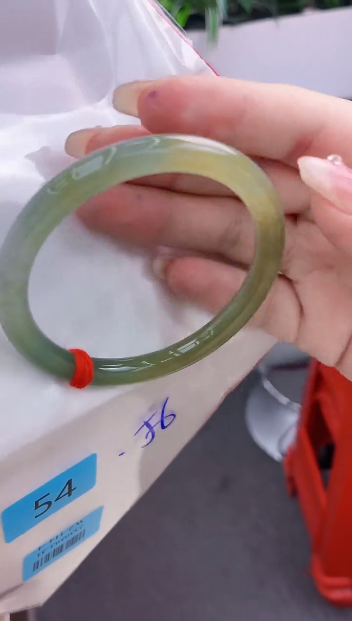 翡翠手镯未镶嵌翡翠手镯