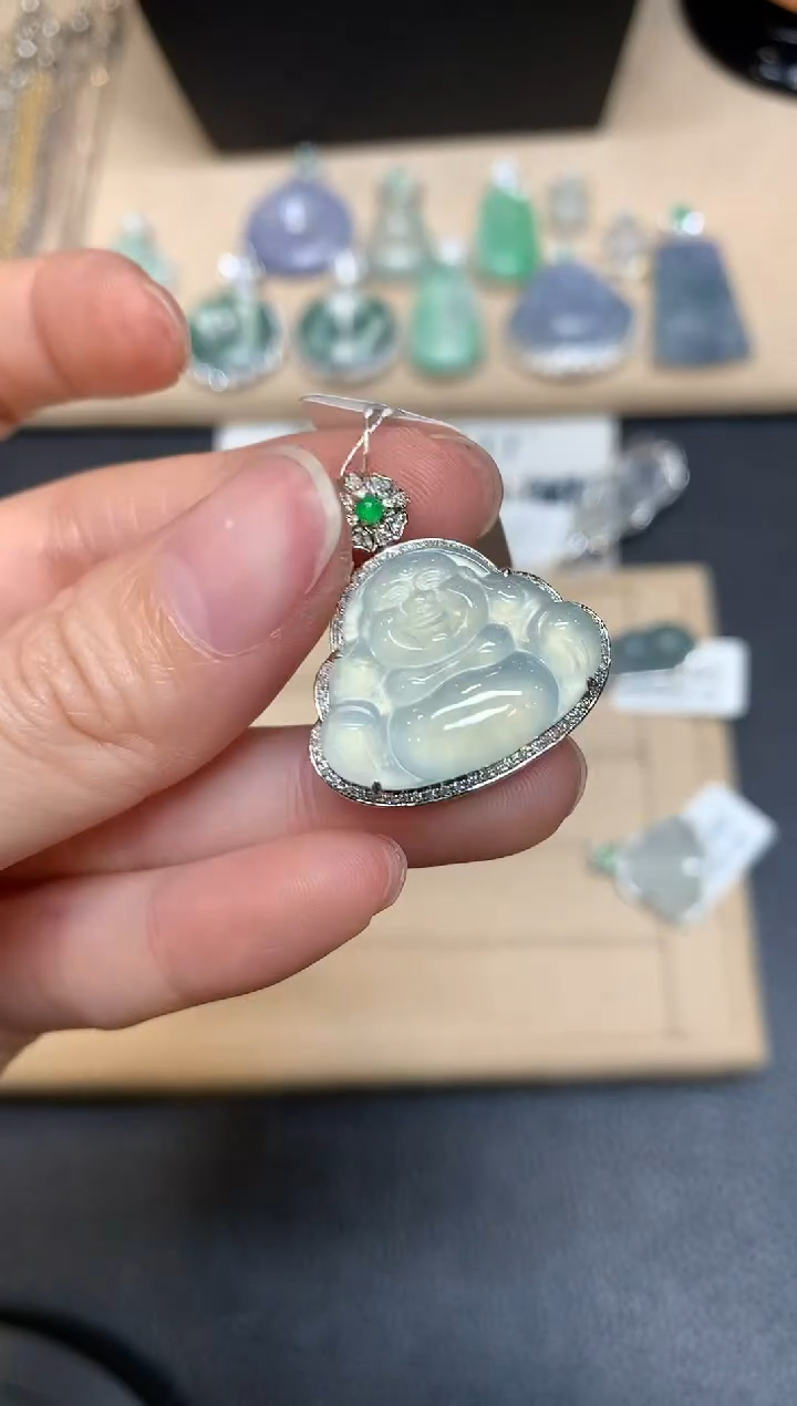 【闪购商品】翡翠颈饰18K金镶嵌佛公【无服务费】