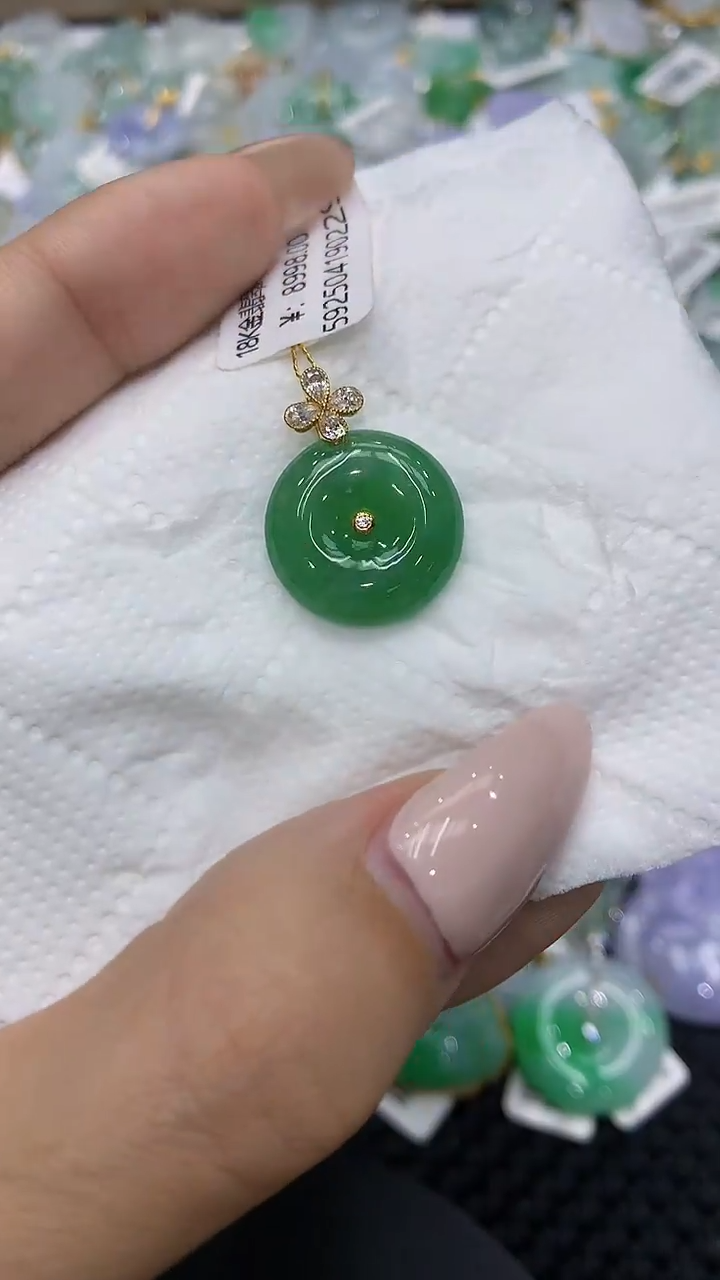 颈饰18K金镶嵌翡翠111111111111