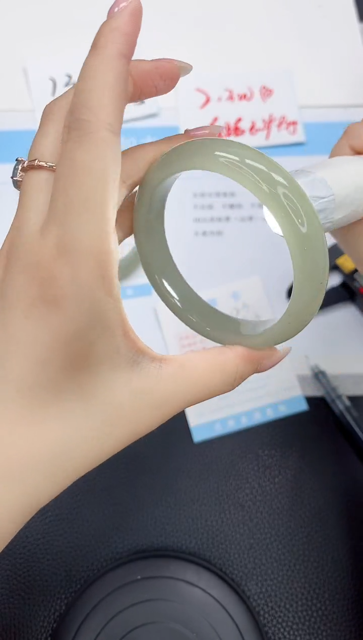 石英质玉手镯未镶嵌123-62.3