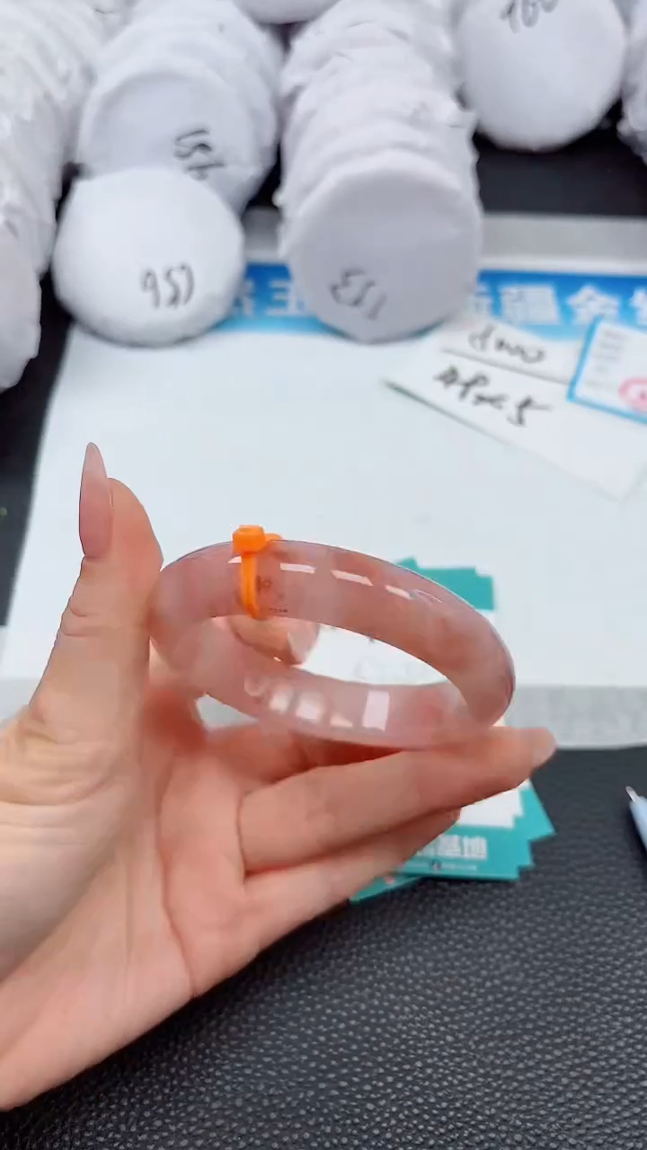 【闪购商品】石英质玉手镯未镶嵌A470