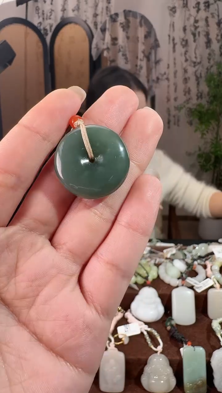 颈饰未镶嵌和田玉平安扣